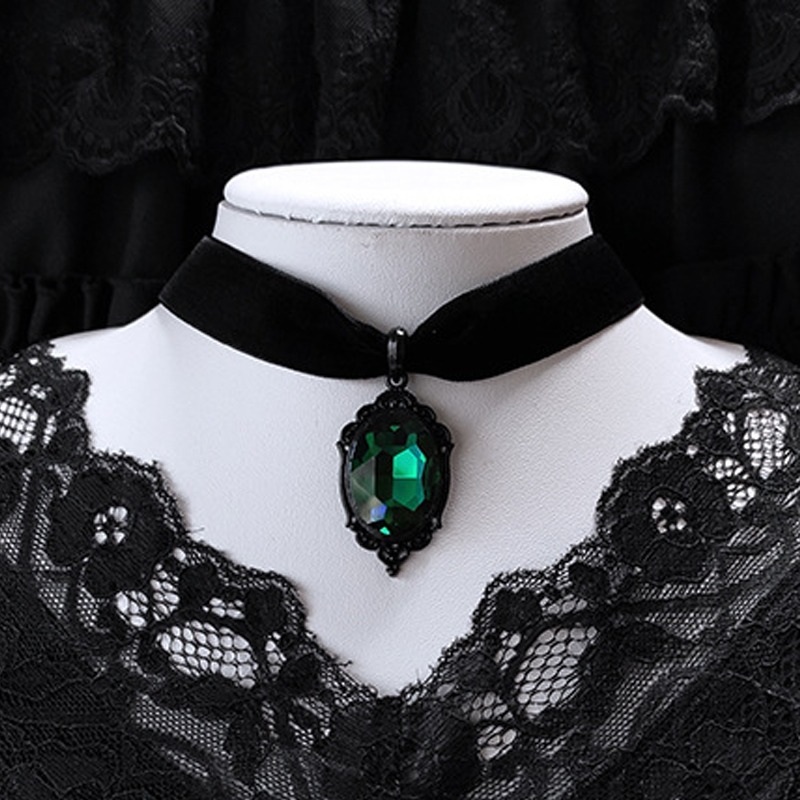 collar cristal verde gótico